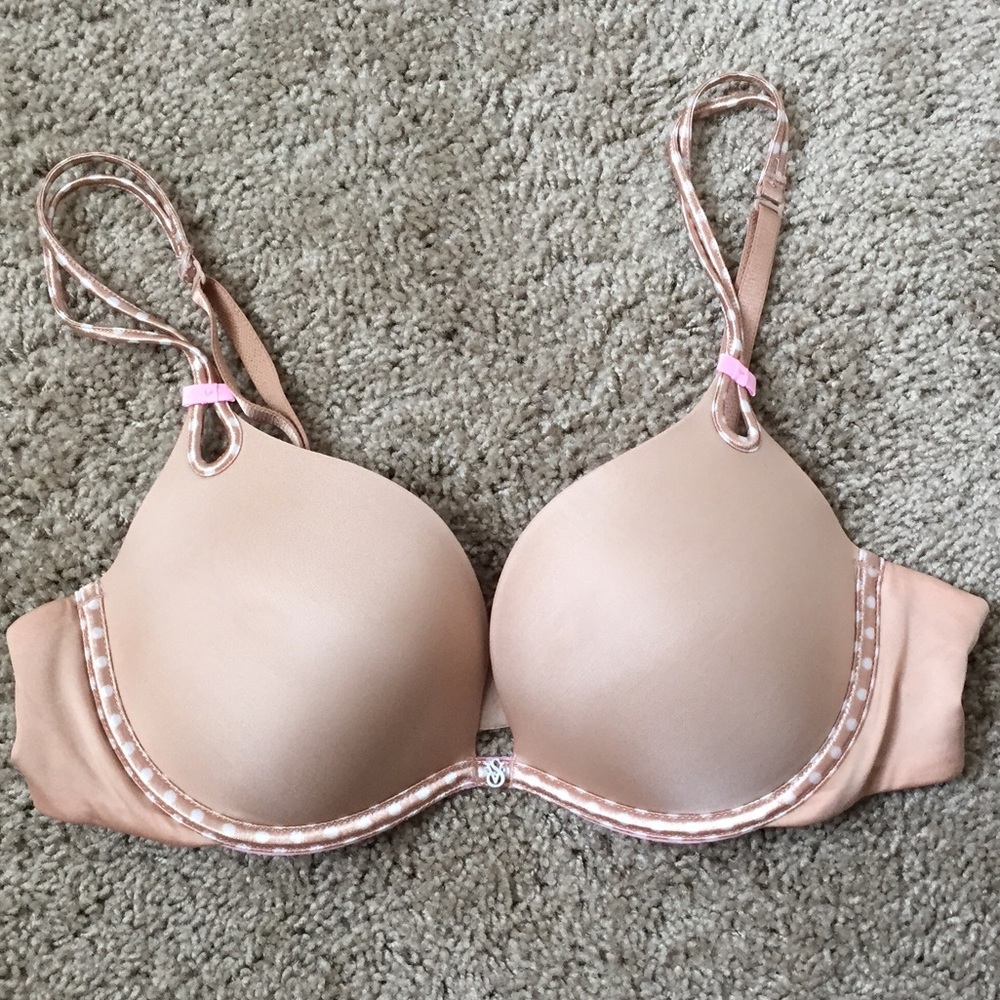 Nude VS Bra
